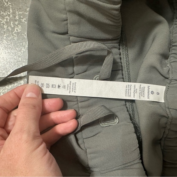 Lululemon skirt size 8 - Picture 3 of 3